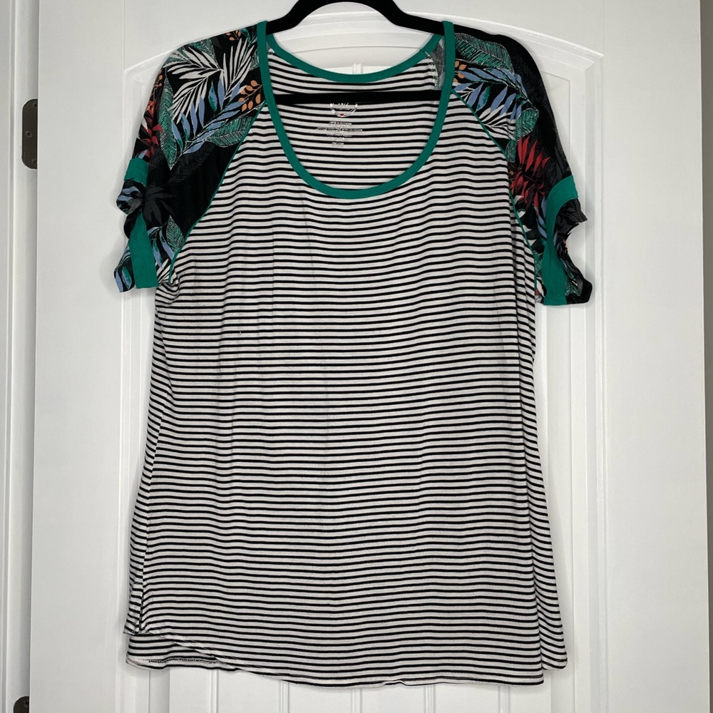 Maurice’s 24/7 s/s Raglan Top Size 1
